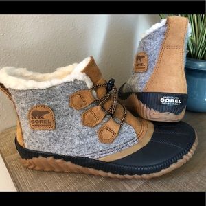 Girls SOREL Out n about boots